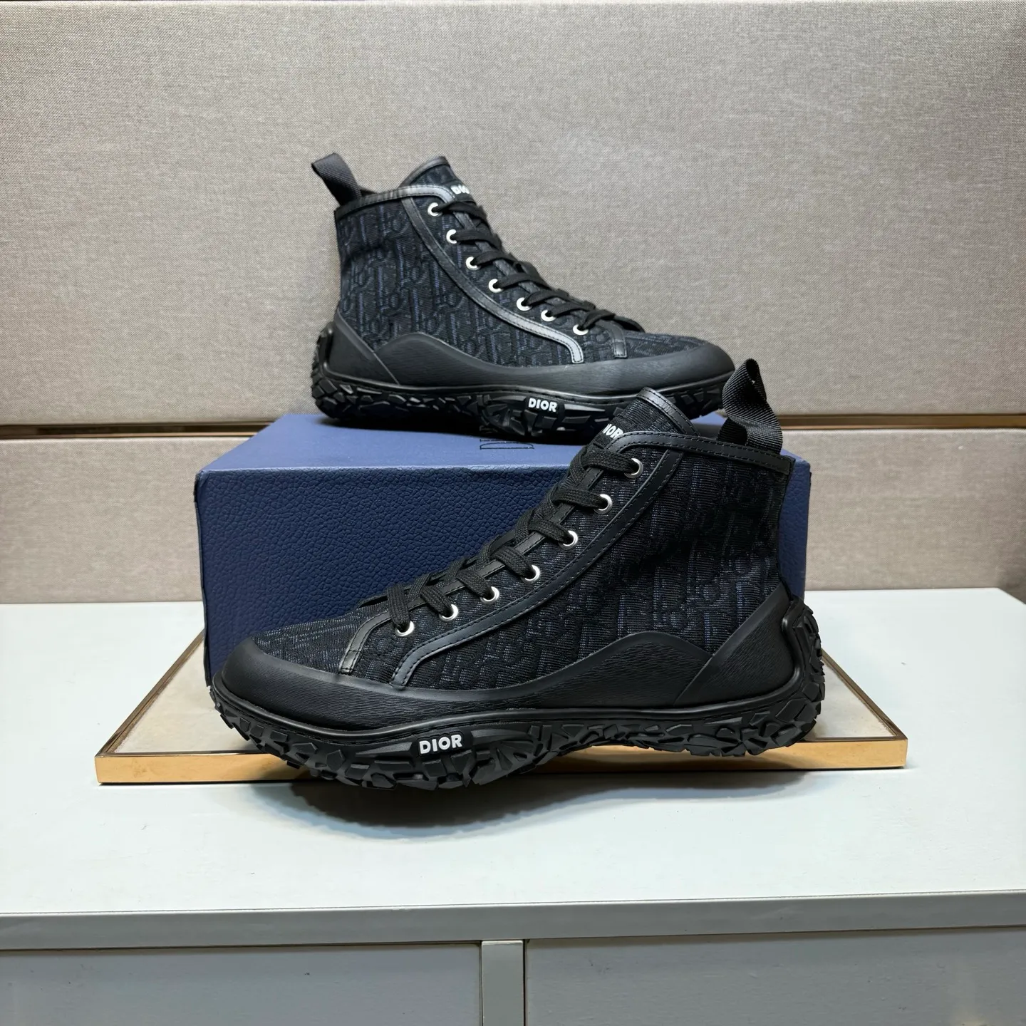 ⬛️Men's shoes 💰p460 [Dior～] Men's casual high-top shoes 2025z cabinet sales simultaneously 🔶Size: 39-44 #️⃣ 🔷2 colors🔜The upper is made of multi-material splicing➕Genuine leather lining, comfortable and breathable, sole: original comfortable and wear-resistant outsole, ⚠️Real shot📱Photographed🎬The real thing is better📢📢📢